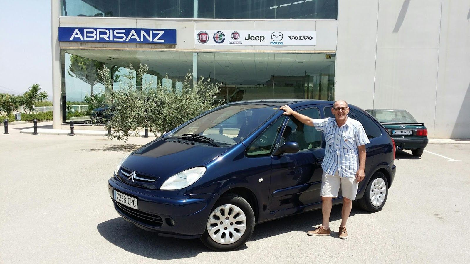 Terminamos la semana con otra venta: un precioso Citroën Picasso para nuestro amigo Leovi