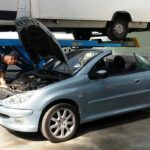 Reparamos el cuadro de instrumentos del mítico Peugeot 206 CC