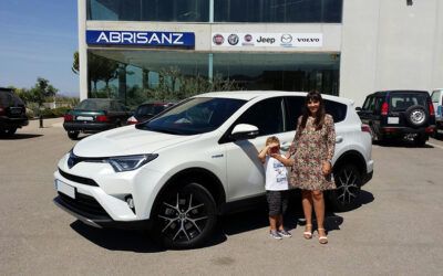 Entregamos un Toyota Rav 4 Hybrid a Juana Mari. ¡A disfrutar del ‘puente’!