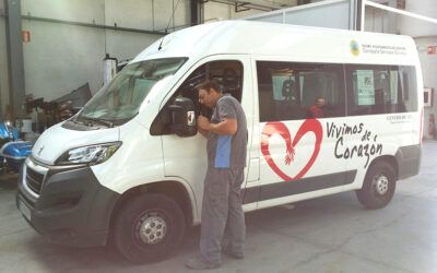 El furgón de los Servicios Sociales, listo para pasar la ITV