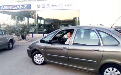 Carlos y Encarna se llevan un Citroën Xsara Picasso seminuevo. ¡Enhorabuena, pareja!