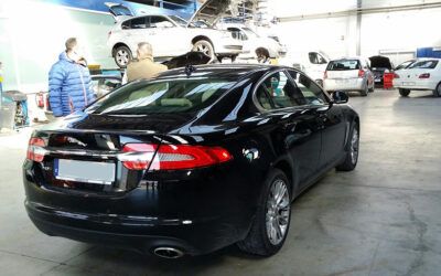 Las garras de un Jaguar XF ponen a prueba a nuestros mecánicos