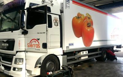 Reparando la suspensión neumática del camión MAN de Frutas Sierras