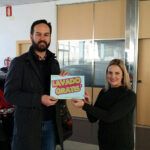 Nuestro amigo Vicente 'de la librería' se lleva un lavado gratis para su coche