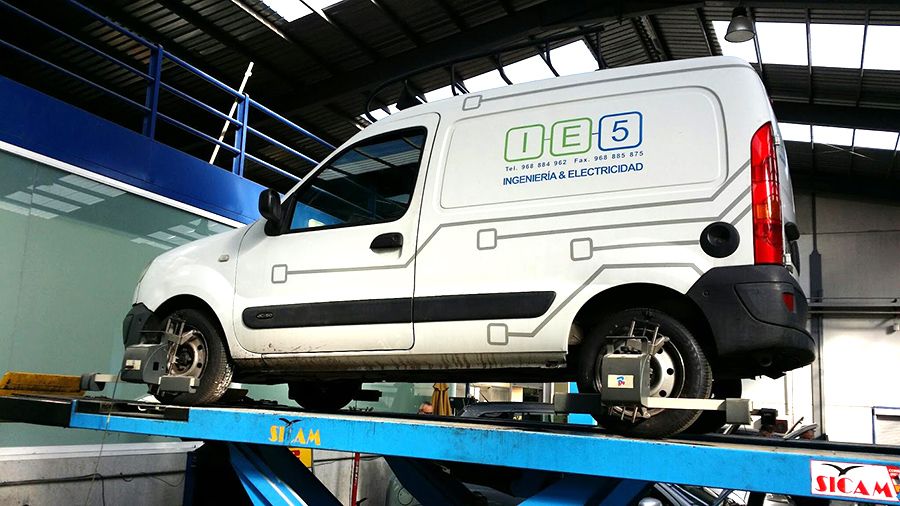 La empresa murciana IE5 nos confía su flota de vehículos