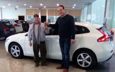 Nuestro amigo José María, de Huéscar de Granada, se lleva un Volvo V40. ¡Cochazo!