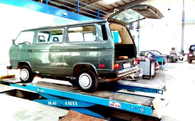 Comienza la puesta a punto de la VW Caravelle T3, que se irá a parar a Málaga