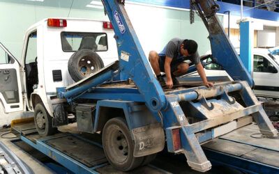 El sistema hidráulico del Nissan Trade de Recuperaciones Insa, a inspección