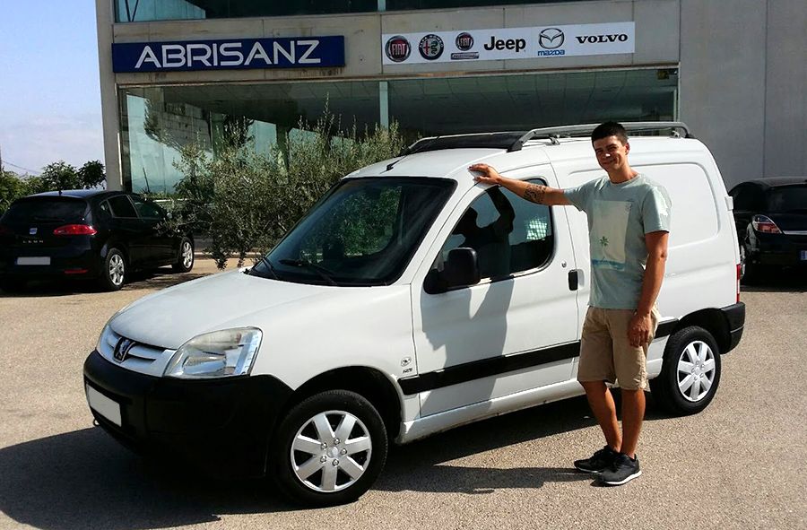 Una Peugeot Partner que se va a Almoradí. ¡Gracias, Francisco!