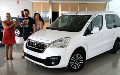 Entregamos una Peugeot Partner a nuestro amigo Andrés. ¡Nos encanta este vehículo!