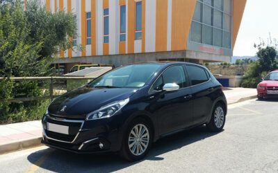 Entregamos un Peugeot 208 ‘Kilómetro 0’ a una clienta muy especial para nosotros. ¡Disfrútalo!