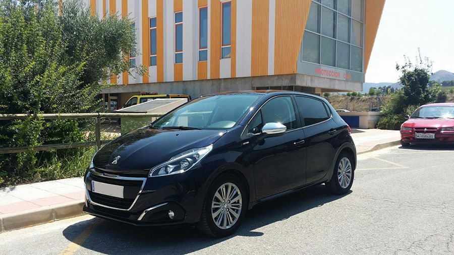 Entregamos un Peugeot 208 'Kilómetro 0' a una clienta muy especial para nosotros. ¡Disfrútalo!