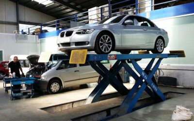 Fuerte impacto en el cubrecárter de este BMW 320 Cabrio