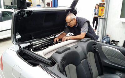 Arreglamos la capota retráctil de un ‘Mercedacos’ CLK 320. ¡Máxima potencia!
