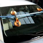 "Luna, lunera, cascabelera". Sustituimos el cristal delantero de un Seat Córdoba