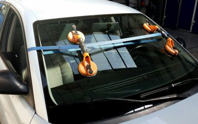 «Luna, lunera, cascabelera». Sustituimos el cristal delantero de un Seat Córdoba