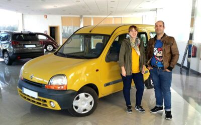 Una Renault Kangoo para nuestros amigos de Ávila Lorena y César. ¡Buen viaja de regreso!