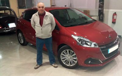 Papá Noel le trae un Peugeot 208 a nuestro amigo Pedro Durán. ¡Disfrútalo!