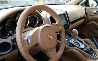 Un Porsche Cayenne con un pequeño problema en la suspensión