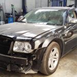 Chapa y pintura a un Chrysler 300C. ¡Tenemos faena!
