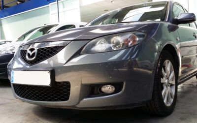 Luces extrañas, en el cuadro de un Mazda 6