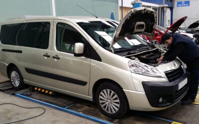 Cambio de pastillas de freno, aceite y filtros, para una Peugeot Expert 2.0 HDI