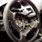 Cambio del conmutador de la columna de dirección, en un Peugeot 207