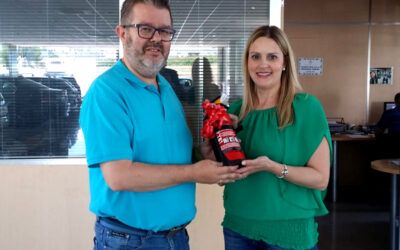 Juan Carlos Marín se lleva el extintor del concurso de Abrisanz en Facebook